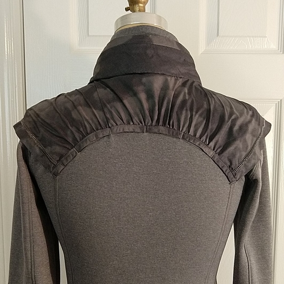 Lululemon Snug Sprinter Full Zip Jacket - Picture 5 of 9